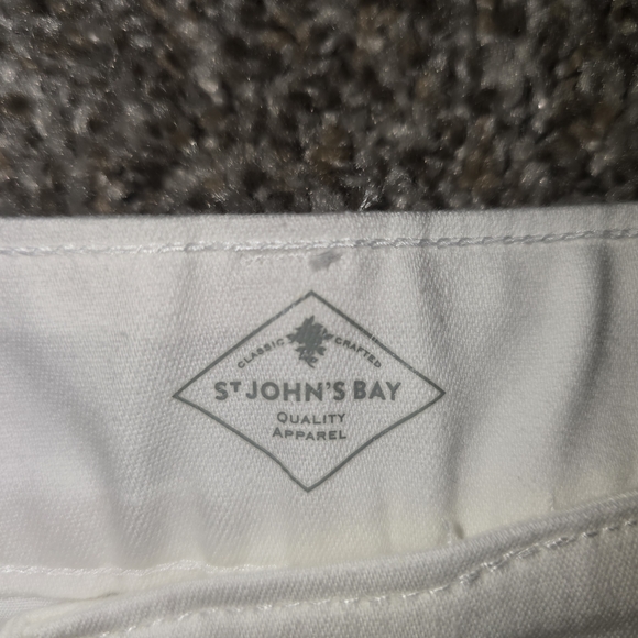 St. John's Bay Women's Light Gray Capris - Picture 2 of 3